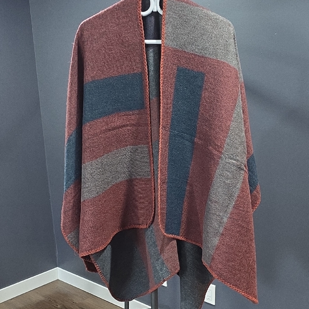 BB Dakota Multicolor Cape